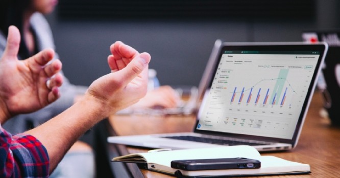 Outil de gestion 'tout-en-un' : la panacée dans un contexte d'austérité ?