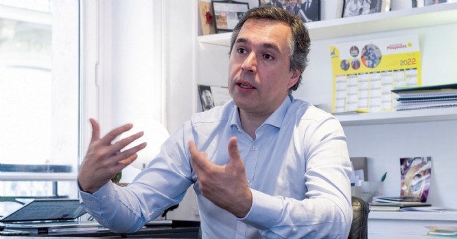 ' Il faut alléger la pression fiscale et réglementaire sur les ETI françaises '